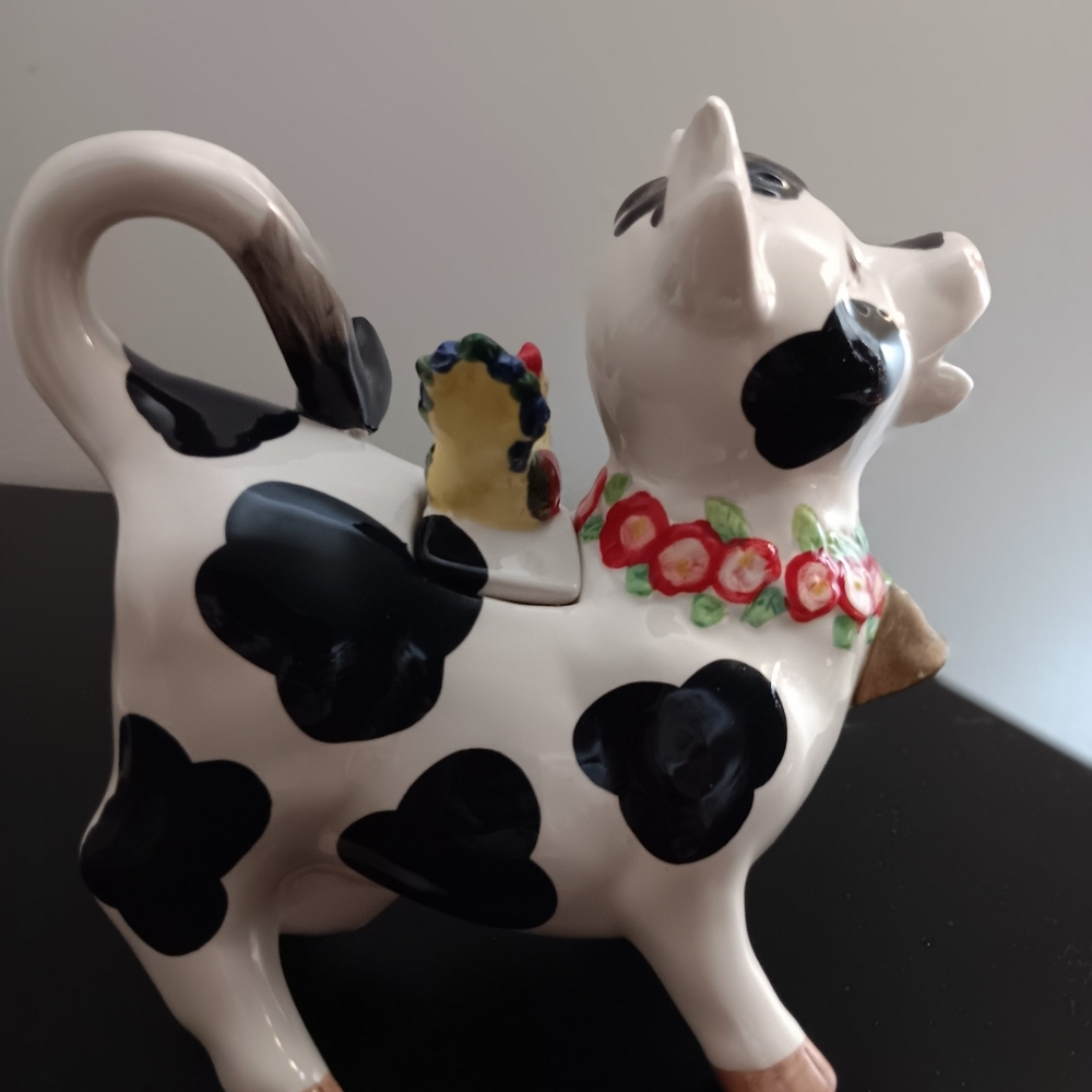 Farmhouse Cow And Chicken Teapot or Creamer Pot Server. - Picture 7 of 11